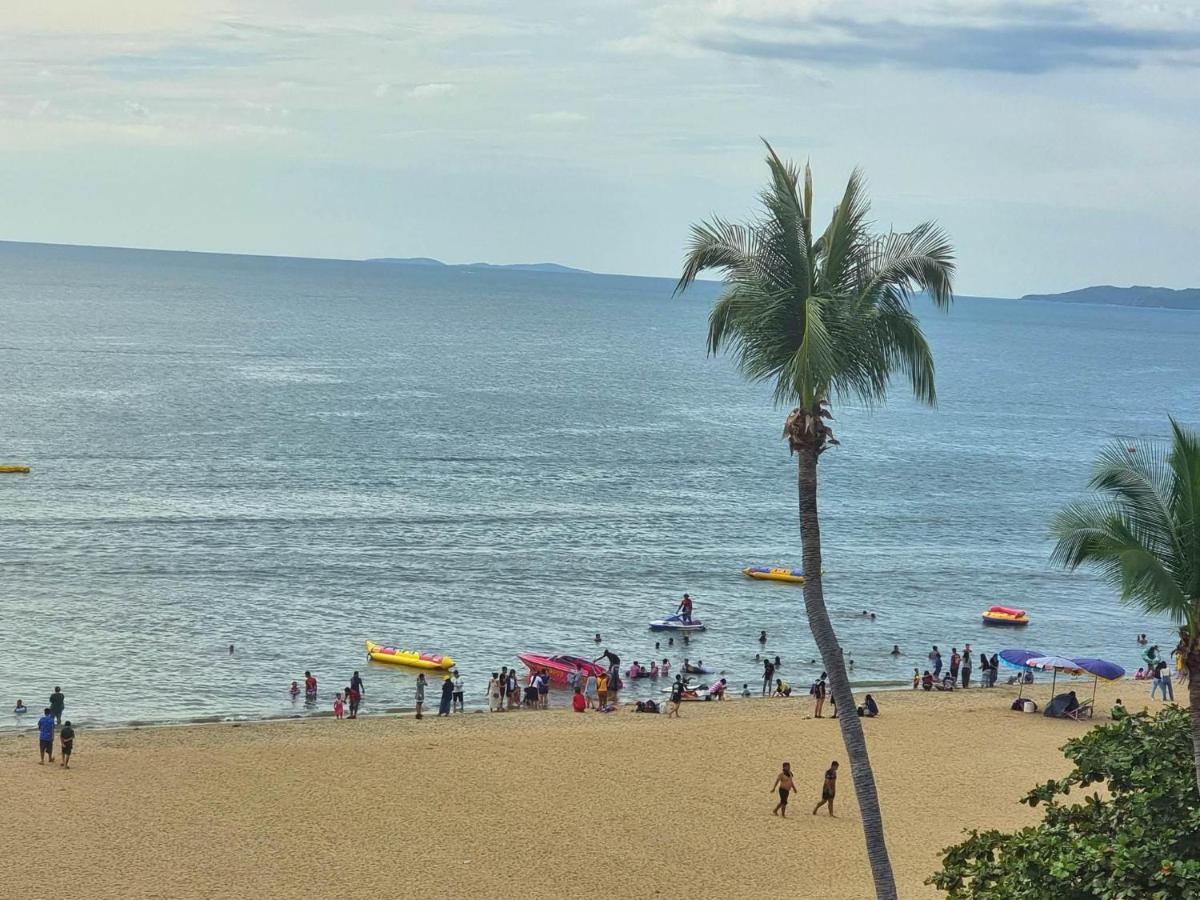 Happy Jomtien - Beachfront 외부 사진