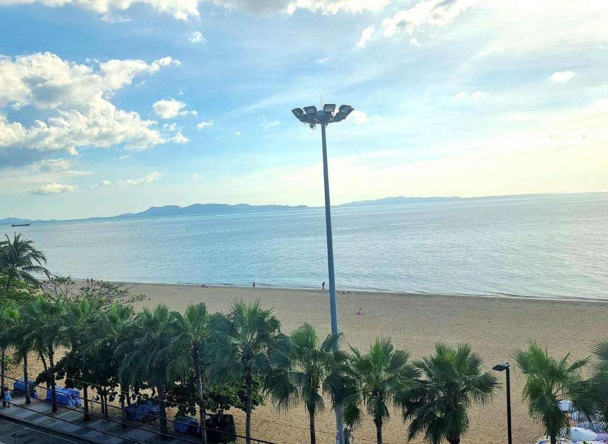 Happy Jomtien - Beachfront 외부 사진