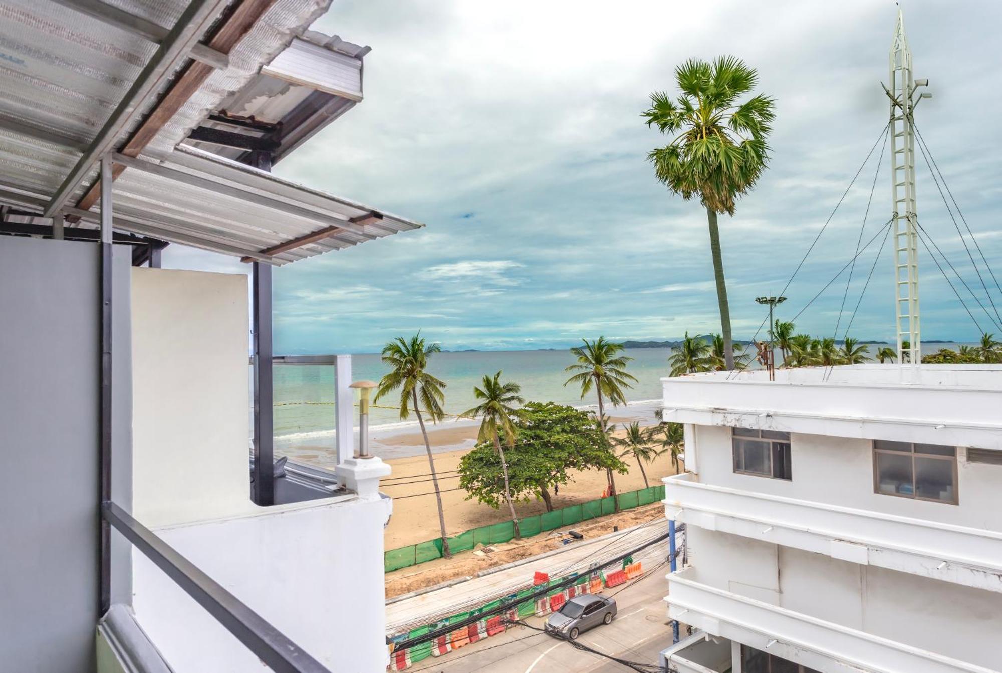 Happy Jomtien - Beachfront 객실 사진